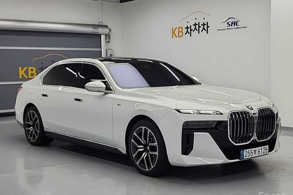 2024 BMW 7 серии с пробегом 23 060 км