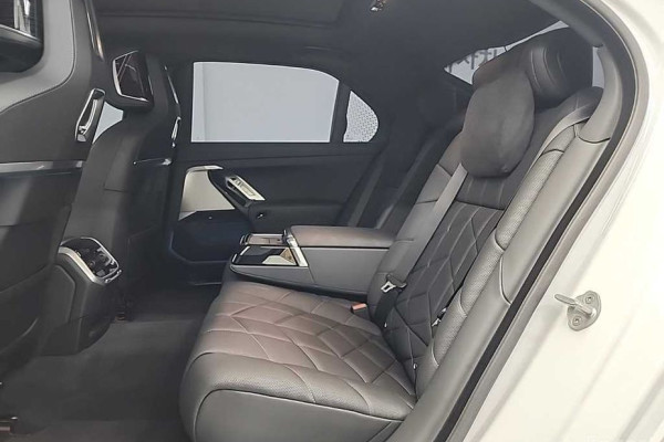 2024 BMW 7 серии с пробегом 23 060 км