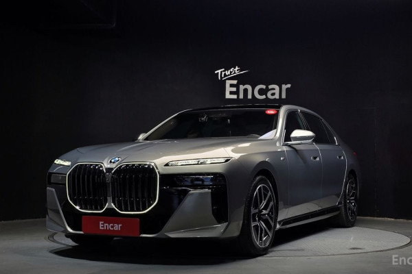2023 BMW 7 серии с пробегом 12 228 км
