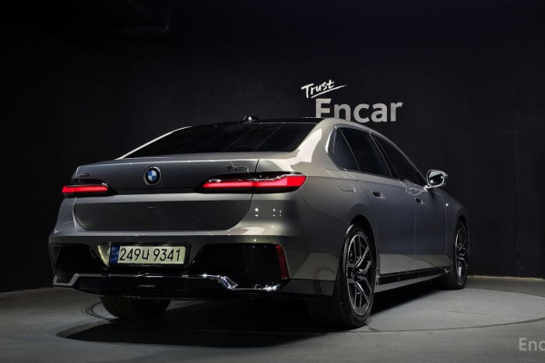 2023 BMW 7 серии с пробегом 12 228 км
