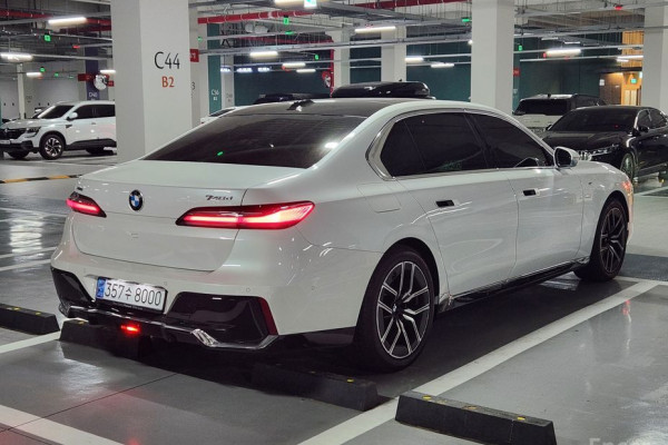 2025 BMW 7 серии с пробегом 18 000 км
