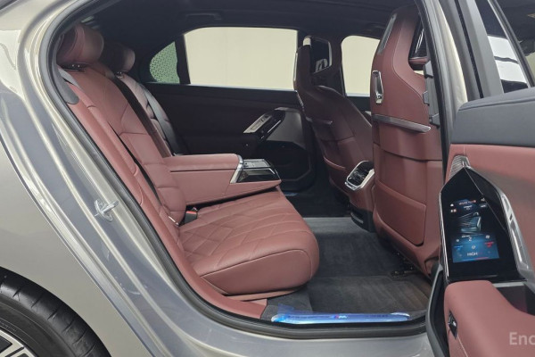 2025 BMW 7 серии с пробегом 5 576 км