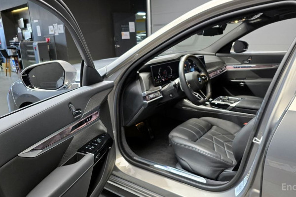 2023 BMW 7 серии с пробегом 12 228 км