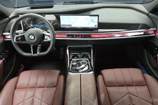 2025 BMW 7 серии с пробегом 8 477 км