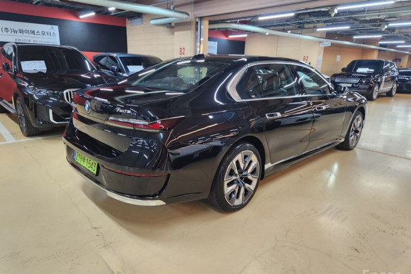 2024 BMW 7 серии с пробегом 4 300 км
