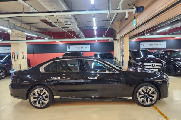 2024 BMW 7 серии с пробегом 4 300 км