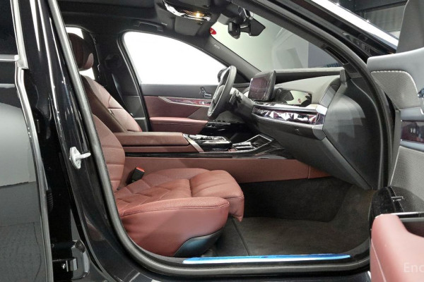 2025 BMW 7 серии с пробегом 8 477 км