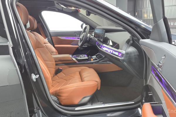 2025 BMW 7 серии с пробегом 17 598 км