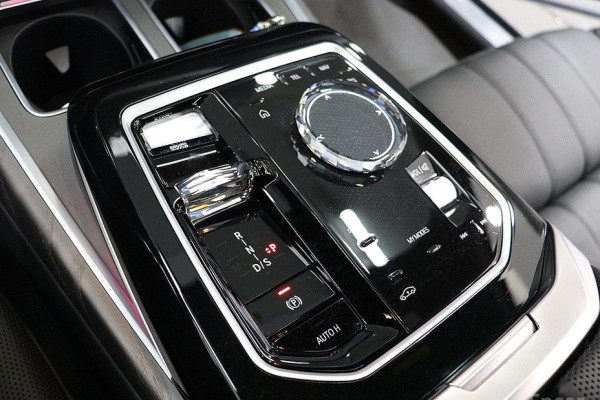 2023 BMW 7 серии с пробегом 28 127 км