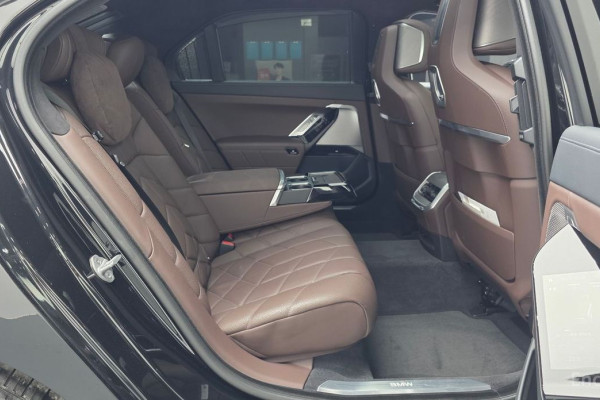 2023 BMW 7 серии с пробегом 21 609 км