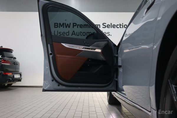 2023 BMW 7 серии с пробегом 33 277 км