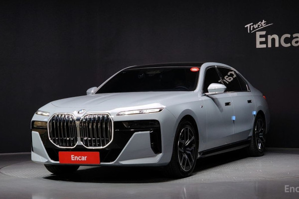 2023 BMW 7 серии с пробегом 32 379 км