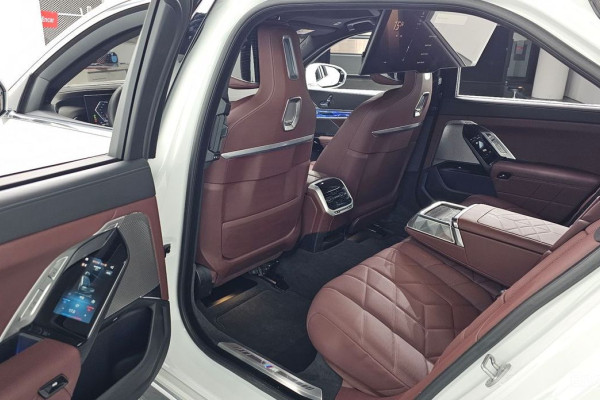 2025 BMW 7 серии с пробегом 18 148 км