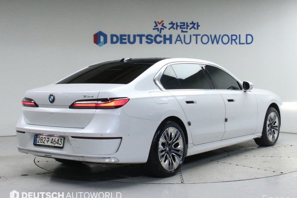 2023 BMW 7 серии с пробегом 28 725 км