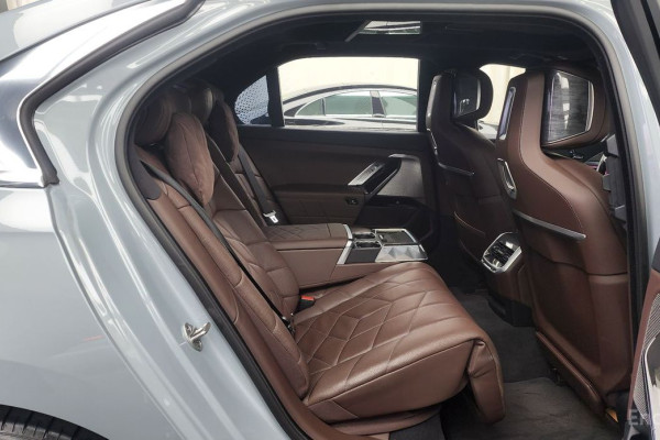 2023 BMW 7 серии с пробегом 32 379 км