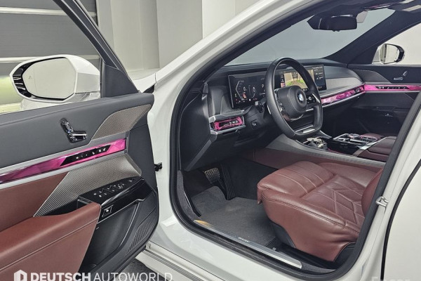 2023 BMW 7 серии с пробегом 28 725 км