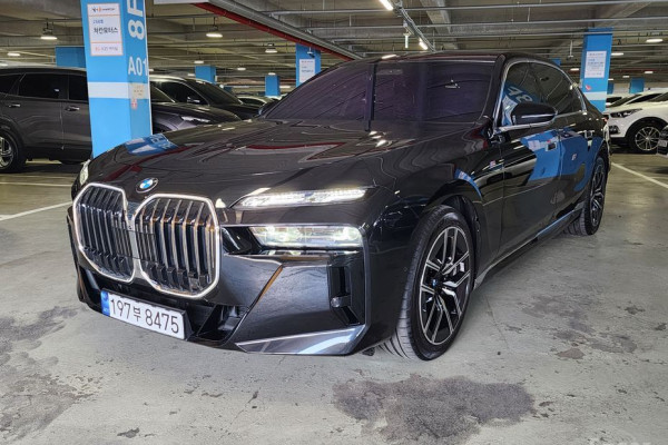 2025 BMW 7 серии с пробегом 12 500 км