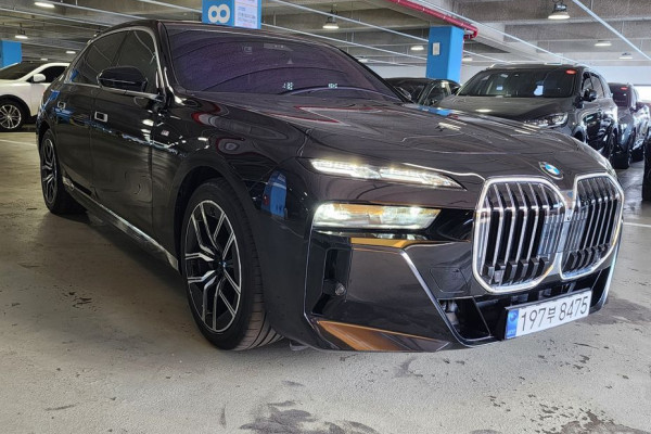 2025 BMW 7 серии с пробегом 12 500 км