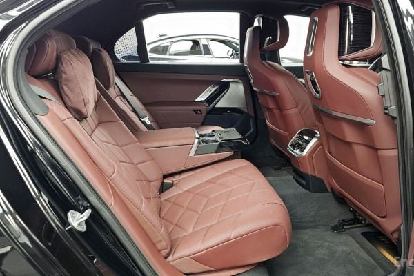 2025 BMW 7 серии с пробегом 10 068 км