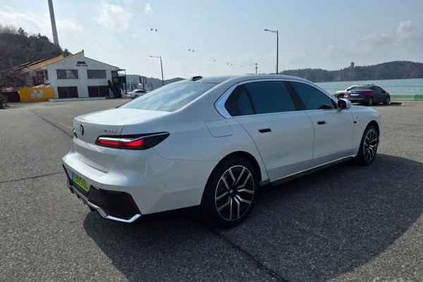 2025 BMW 7 серии с пробегом 7 500 км