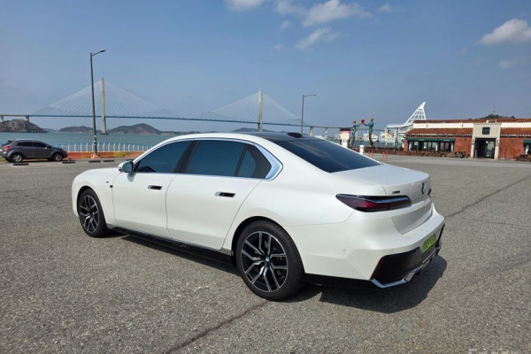 2025 BMW 7 серии с пробегом 7 500 км