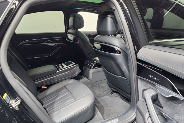 2023 Audi A8 с пробегом 24 416 км