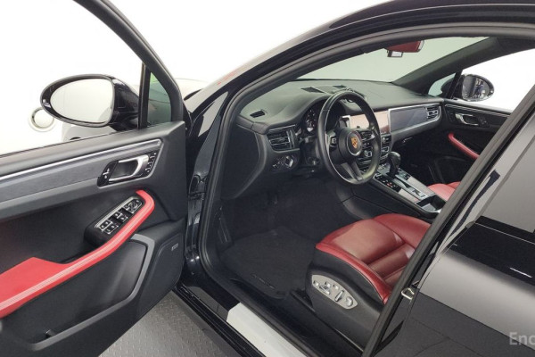 2022 Porsche Macan с пробегом 38 295 км