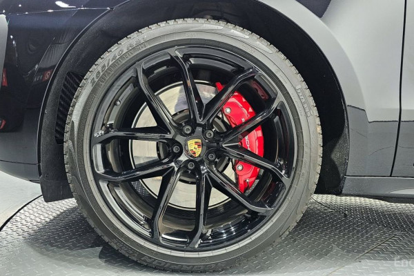 2022 Porsche Macan с пробегом 19 901 км