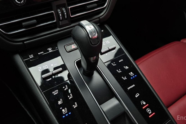 2022 Porsche Macan с пробегом 19 901 км