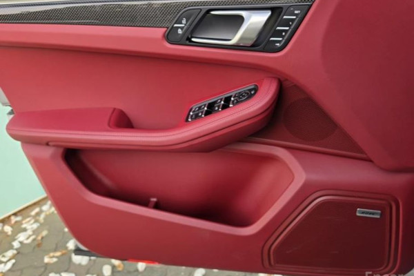 2023 Porsche Macan с пробегом 11 305 км