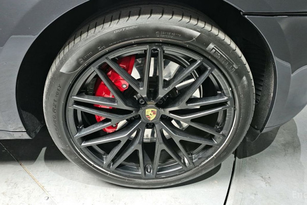 2023 Porsche Macan с пробегом 50 193 км