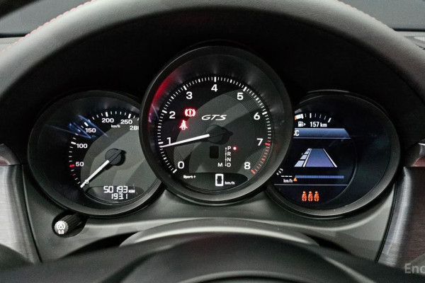 2023 Porsche Macan с пробегом 50 193 км