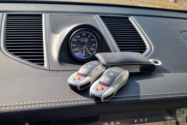 2023 Porsche Macan с пробегом 11 500 км