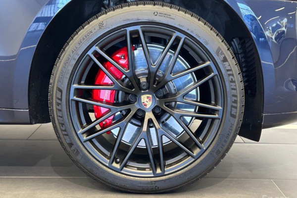 2023 Porsche Macan с пробегом 15 715 км