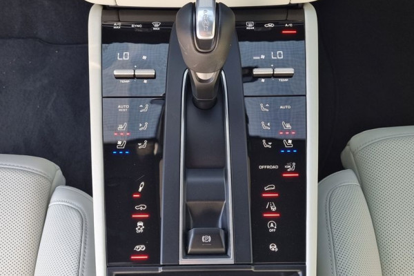 2023 Porsche Macan с пробегом 11 500 км