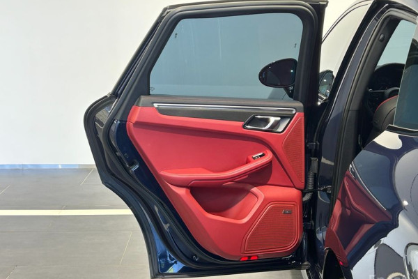 2023 Porsche Macan с пробегом 15 715 км