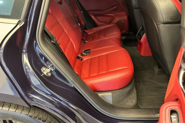 2023 Porsche Macan с пробегом 15 715 км