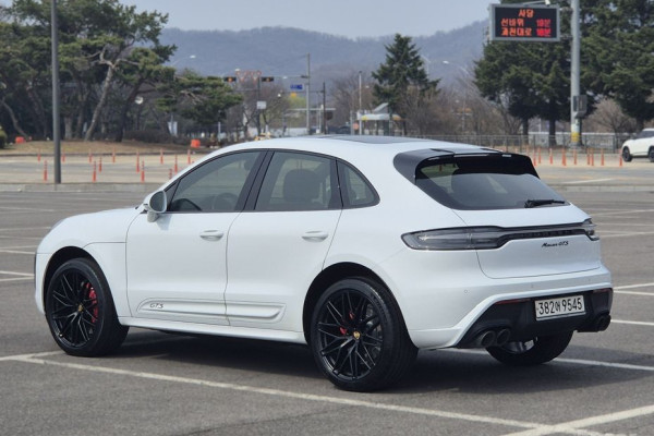 2023 Porsche Macan с пробегом 33 000 км