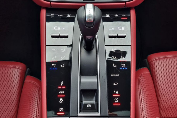 2023 Porsche Macan с пробегом 26 200 км