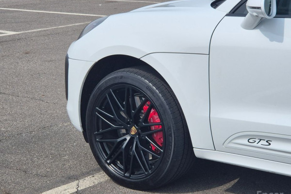 2023 Porsche Macan с пробегом 33 000 км