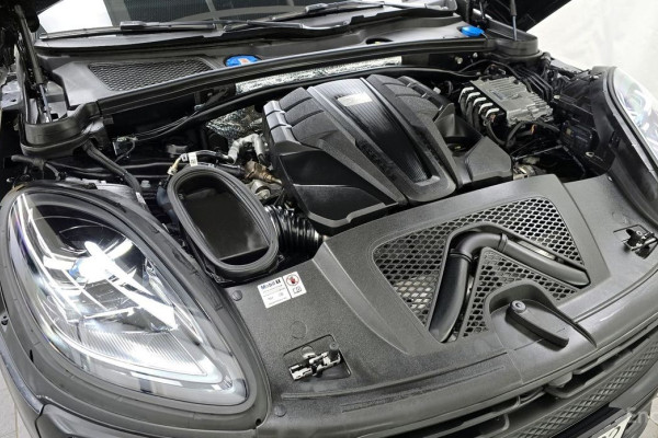 2023 Porsche Macan с пробегом 11 599 км