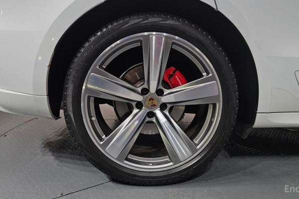 2023 Porsche Macan с пробегом 25 252 км