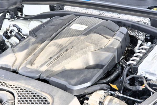 2023 Porsche Macan с пробегом 33 000 км