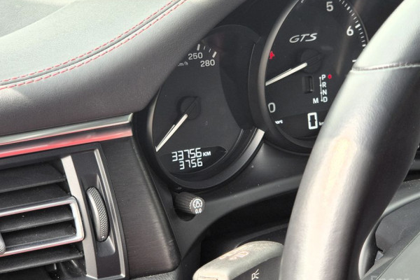 2023 Porsche Macan с пробегом 33 000 км