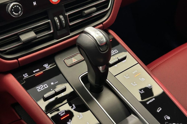 2023 Porsche Macan с пробегом 15 715 км