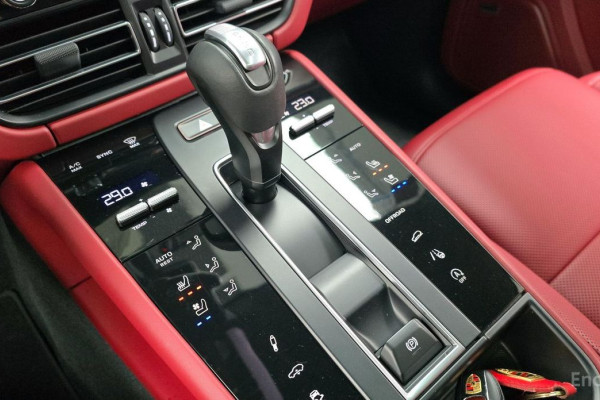 2023 Porsche Macan с пробегом 11 599 км