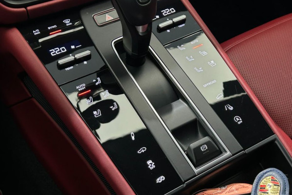 2023 Porsche Macan с пробегом 15 715 км