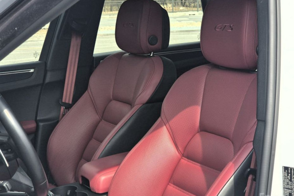 2023 Porsche Macan с пробегом 33 000 км