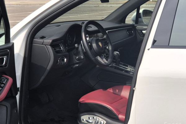 2023 Porsche Macan с пробегом 33 000 км