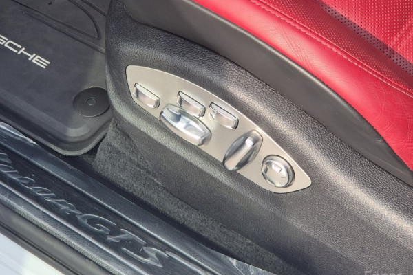 2023 Porsche Macan с пробегом 33 000 км